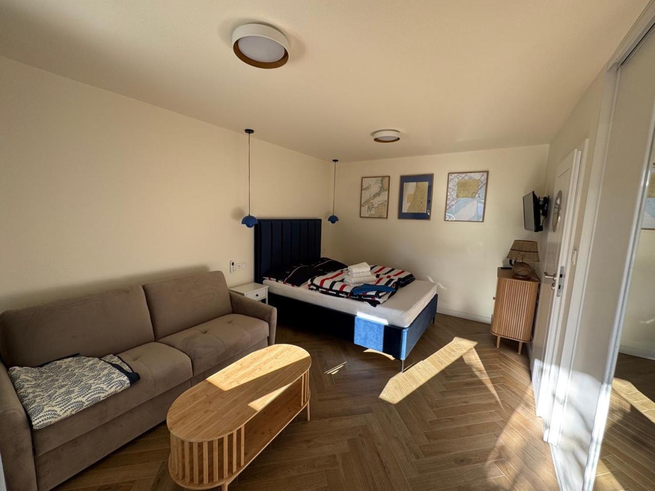 Homestay White Frog Dziwnow